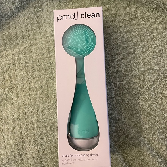 PMD Clean Smart Facial Cleansing Device - Picture 7 of 10